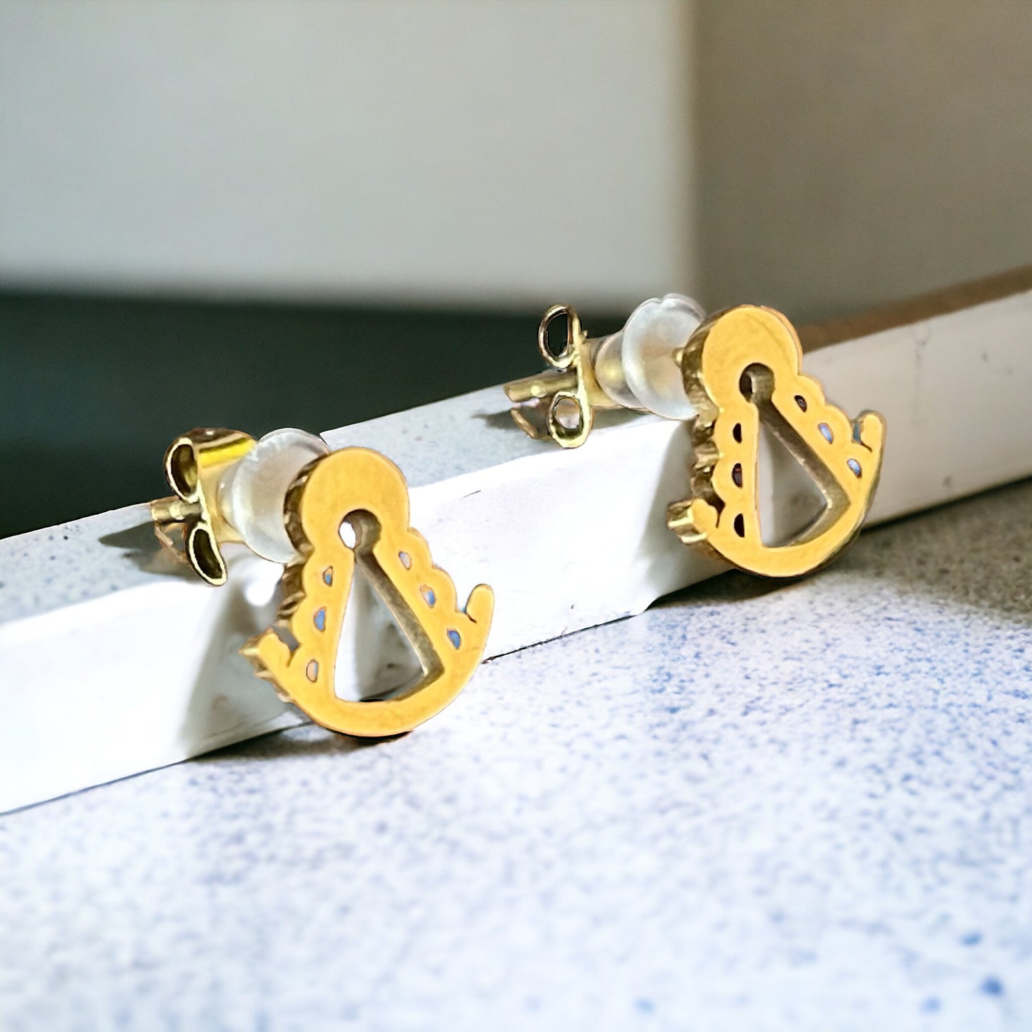 Pendientes Silueta Virgen del Rocío Acero Dorado